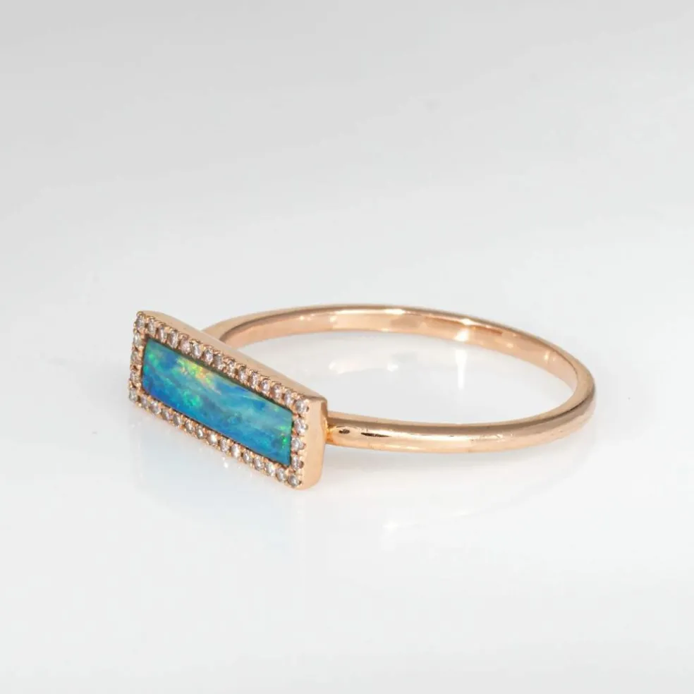 Bague en or rose 14 carats avec opale et diamant East West
