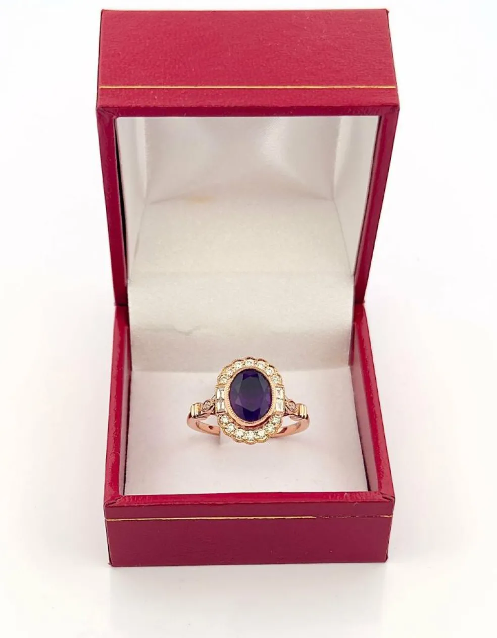 Bague en or rose 18 carats , améthyste et diamants