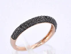 Bague en or rose avec diamants noirs taille brillant