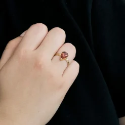 Bague en or rose et grenat