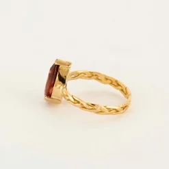 Bague en or rose et grenat