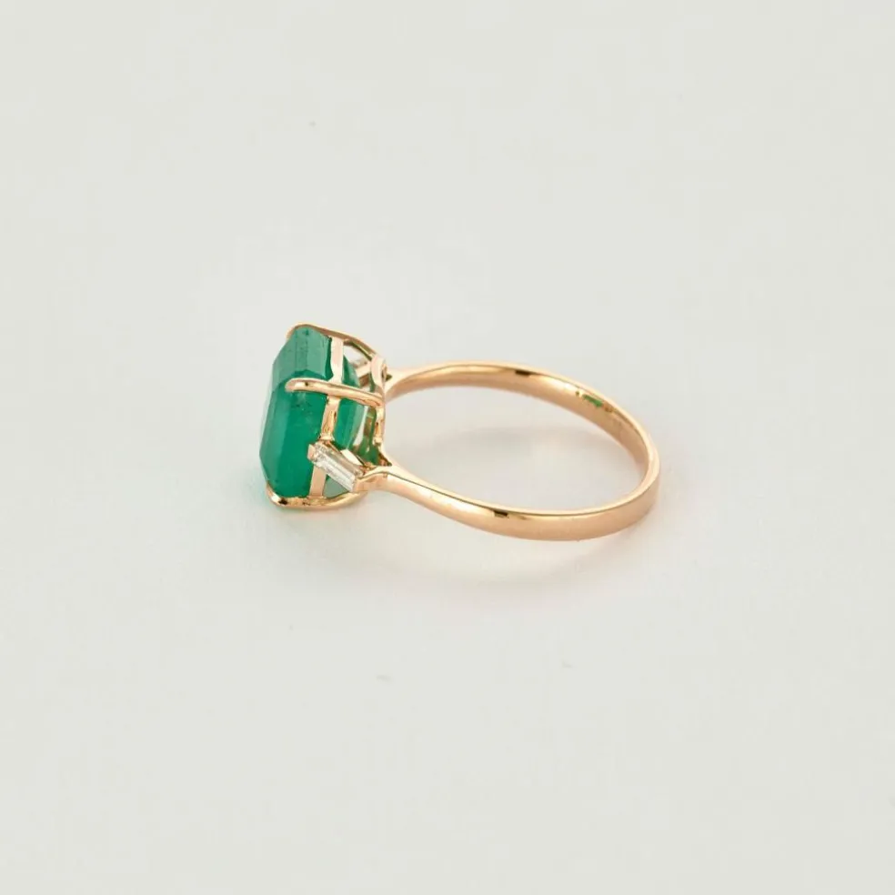 Bague en or rose et émeraude