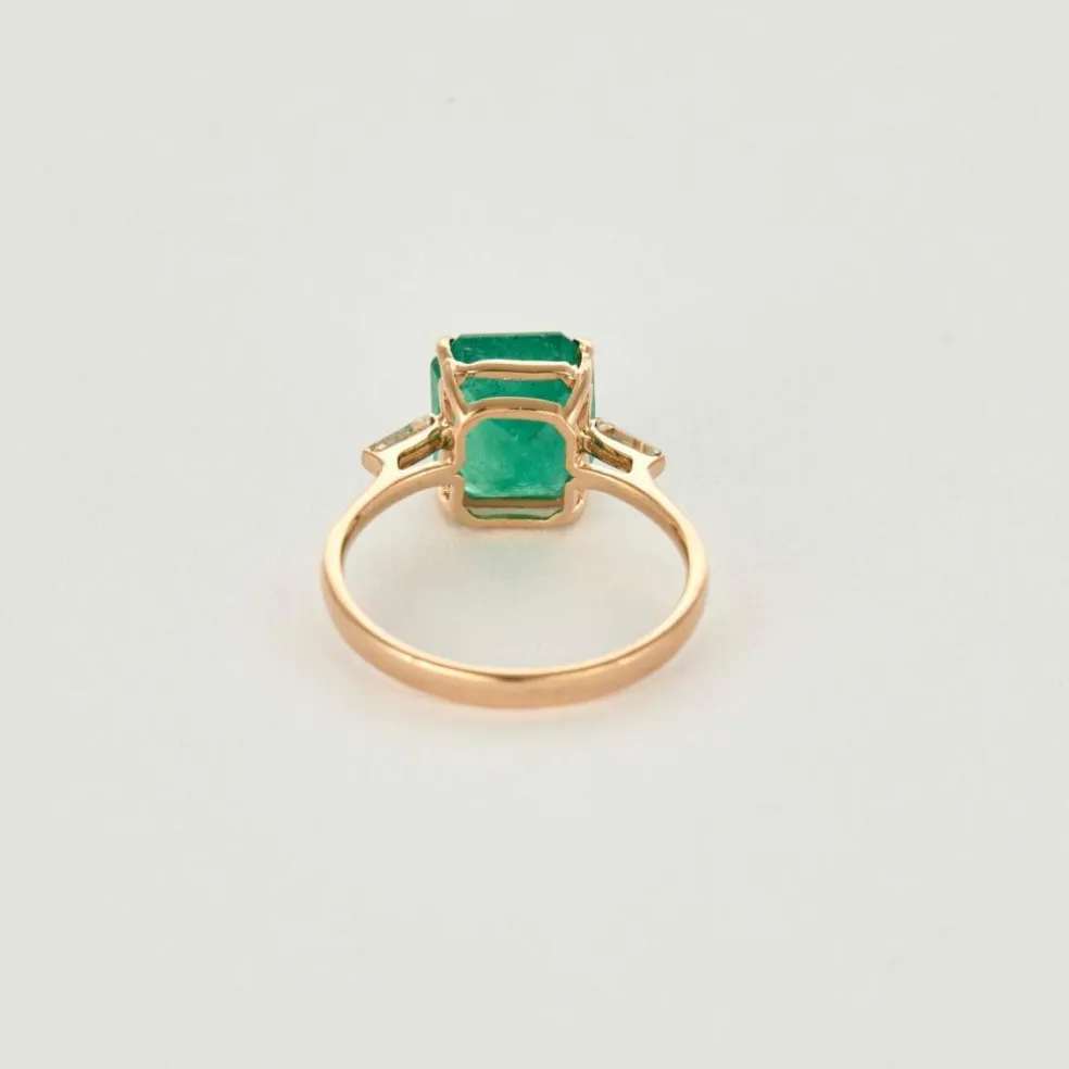Bague en or rose et émeraude