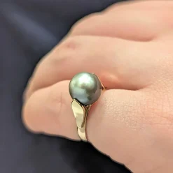 Bague en or rose et perle grise