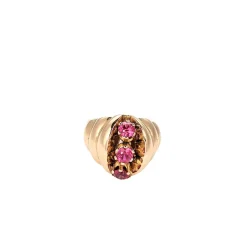 Bague en or rose et pierres roses