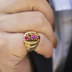 Bague en or rose et pierres roses
