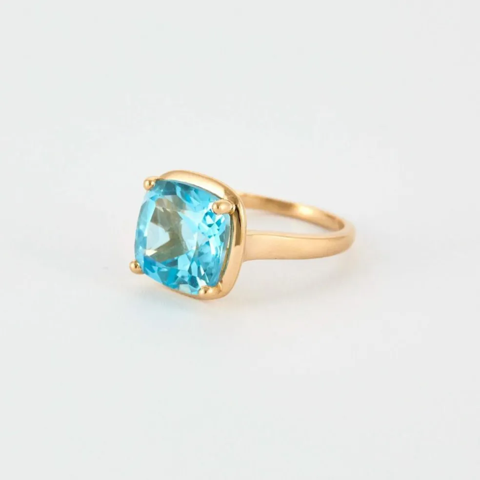 Bague en or rose et topaze bleue