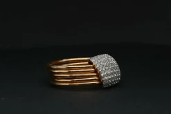 Bague en or rose ornée de diamants