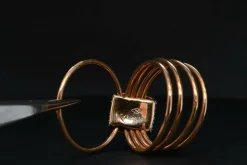 Bague en or rose ornée de diamants