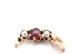Bague en or rose rubis et demi perles
