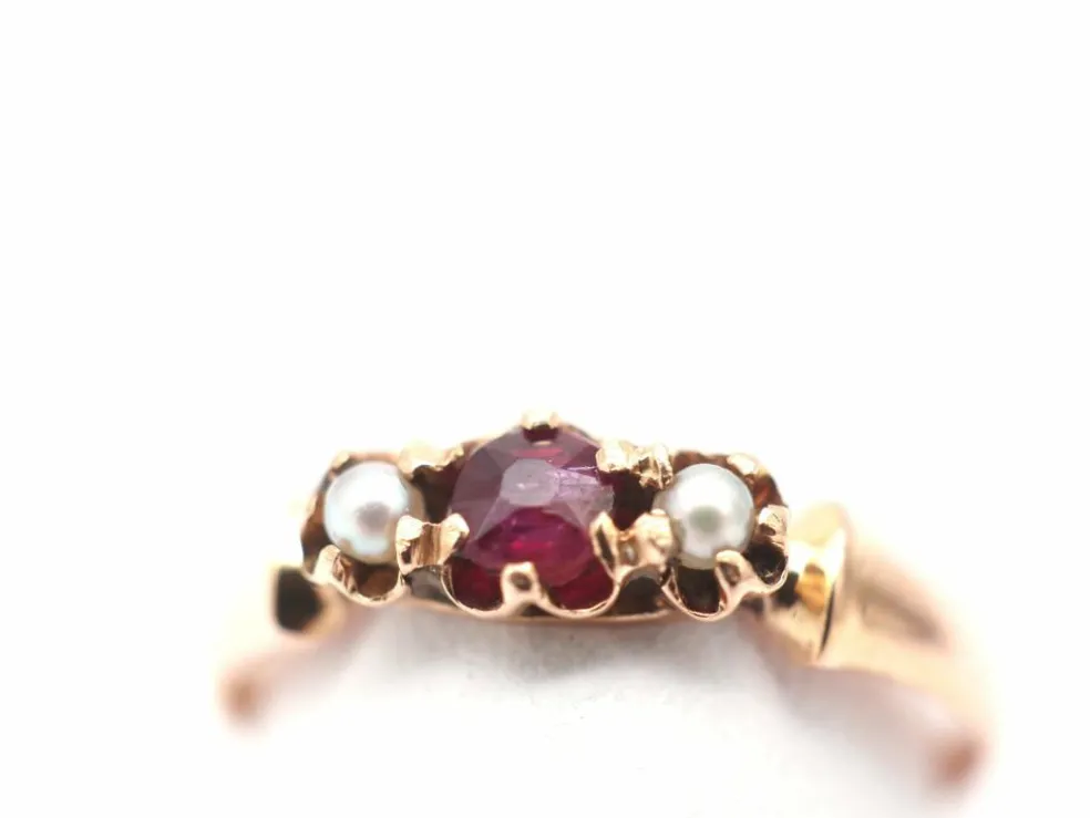 Bague en or rose rubis et demi perles