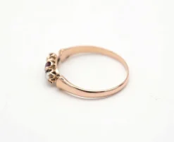 Bague en or rose rubis et demi perles