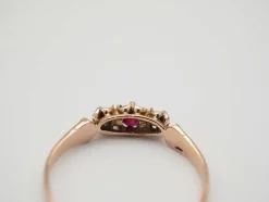 Bague en or rose rubis et demi perles