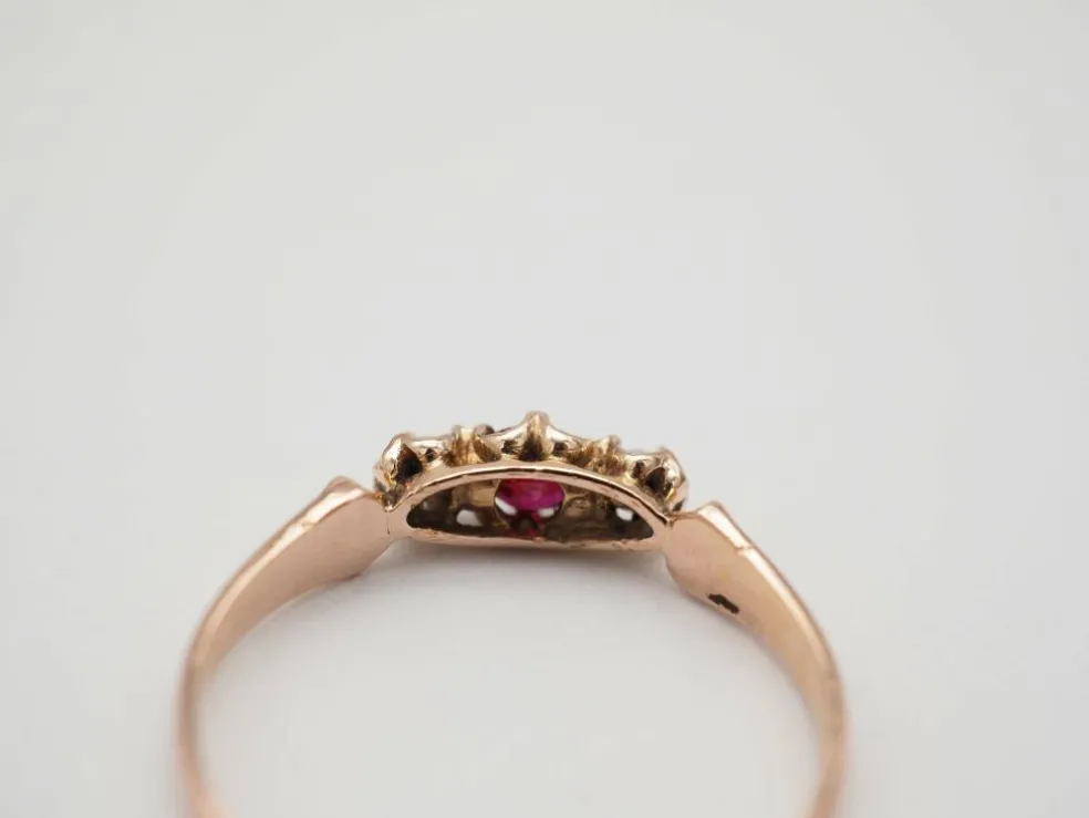 Bague en or rose rubis et demi perles