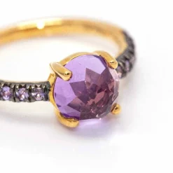 Bague en or rose, saphirs et améthyste