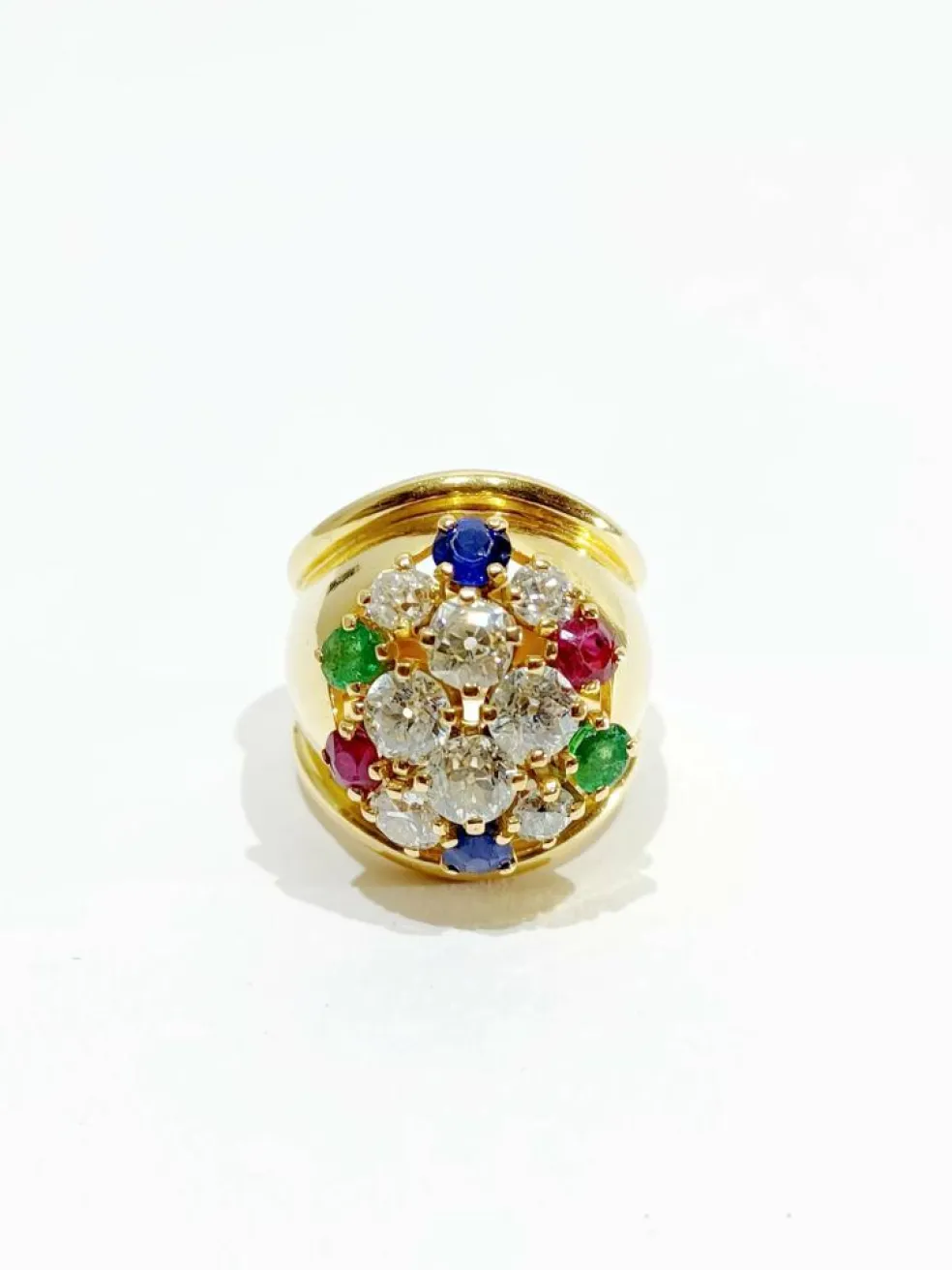 Bague en or, rubis, diamants, saphirs, émeraudes