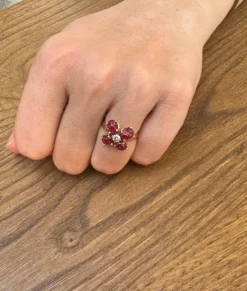 Bague en or, rubis et diamants