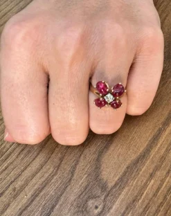 Bague en or, rubis et diamants