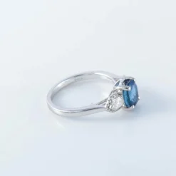 Bague en or, saphir et diamants