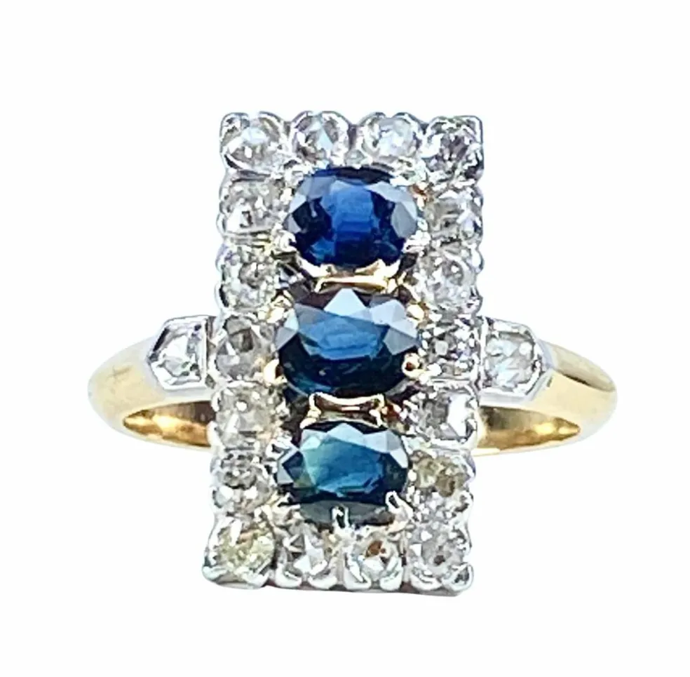 Bague en or sertie de 3 saphirs et diamants, vers 1900