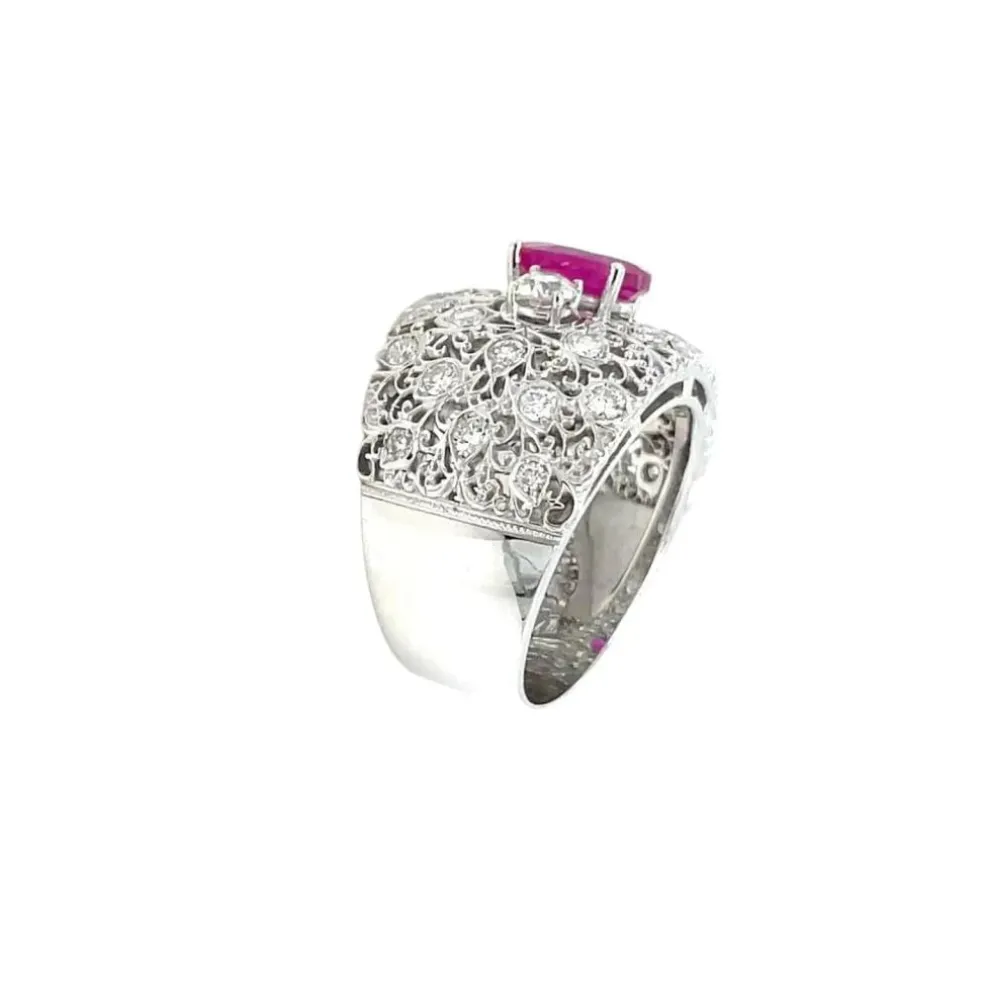 Bague en or vintage certifiée sans chaleur avec diamants et rubis de Birmanie gravés