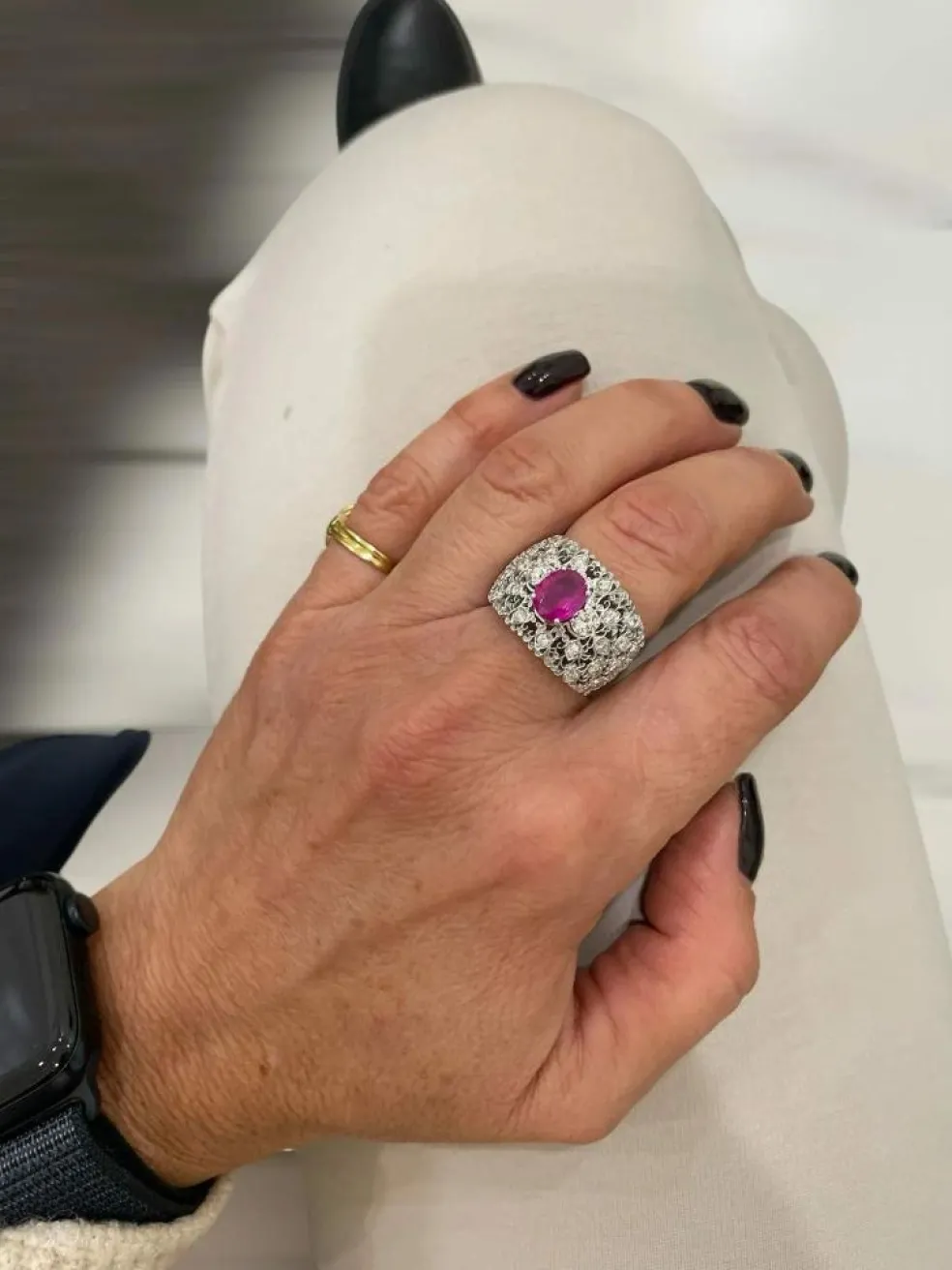 Bague en or vintage certifiée sans chaleur avec diamants et rubis de Birmanie gravés