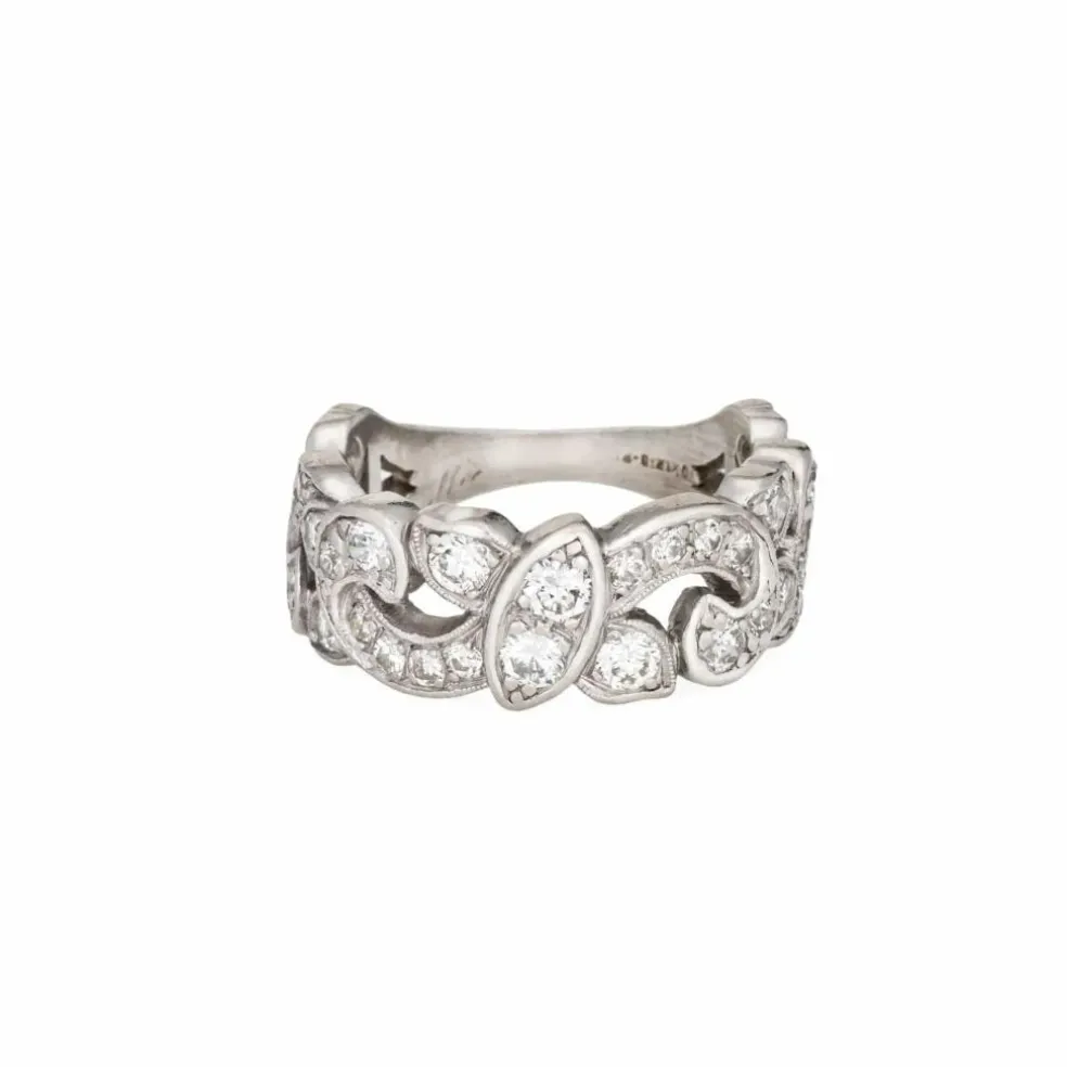 Bague en platine à demi-bande de diamants