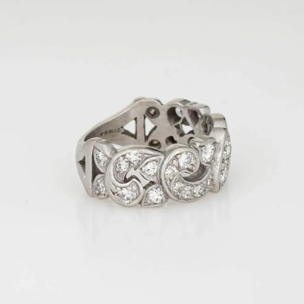 Bague en platine à demi-bande de diamants