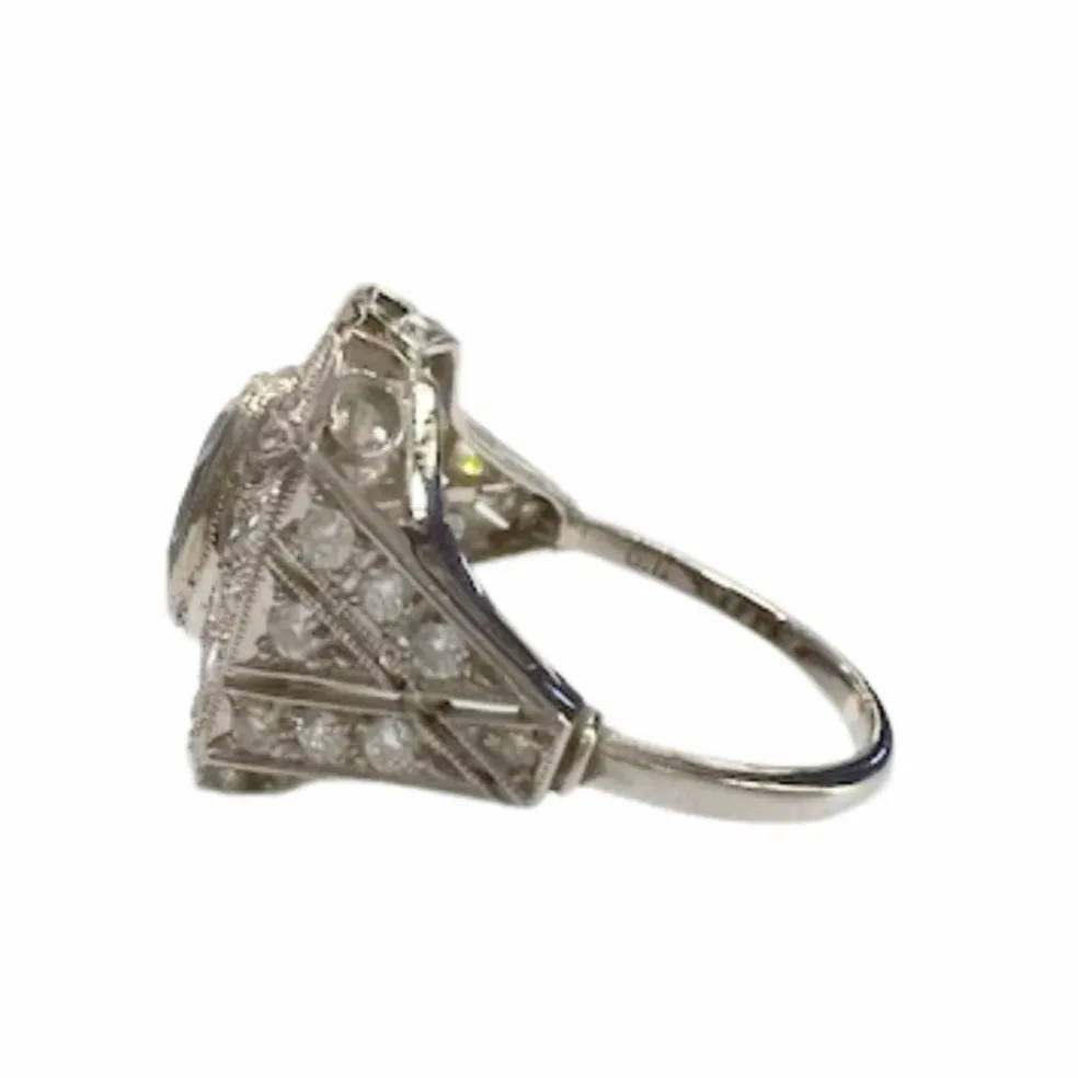 Bague en platine au design Art Déco avec diamants et saphirs