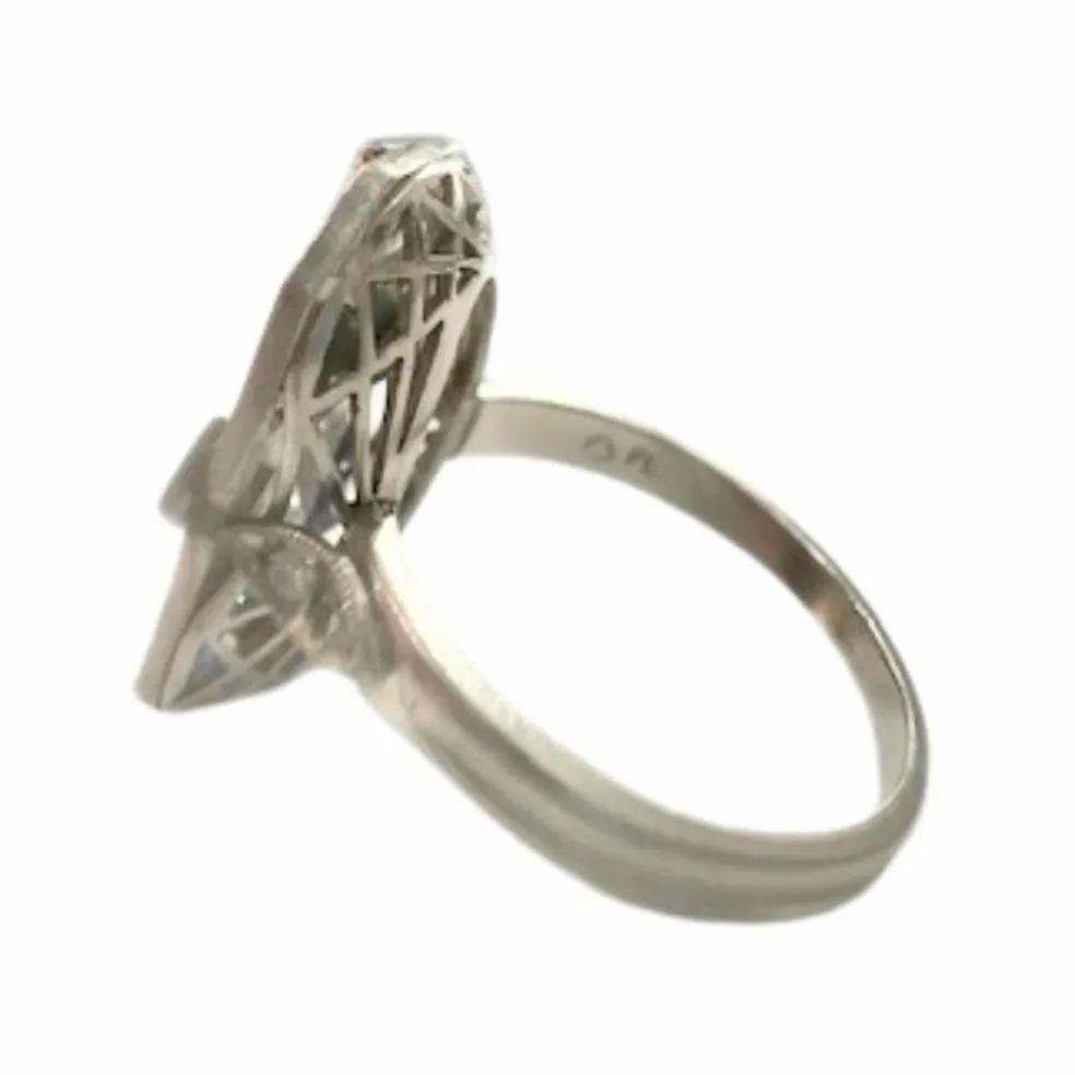 Bague en platine au design Art Déco avec diamants et saphirs