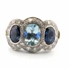 Bague en platine avec aigue-marine centrale, saphirs latéraux et diamants