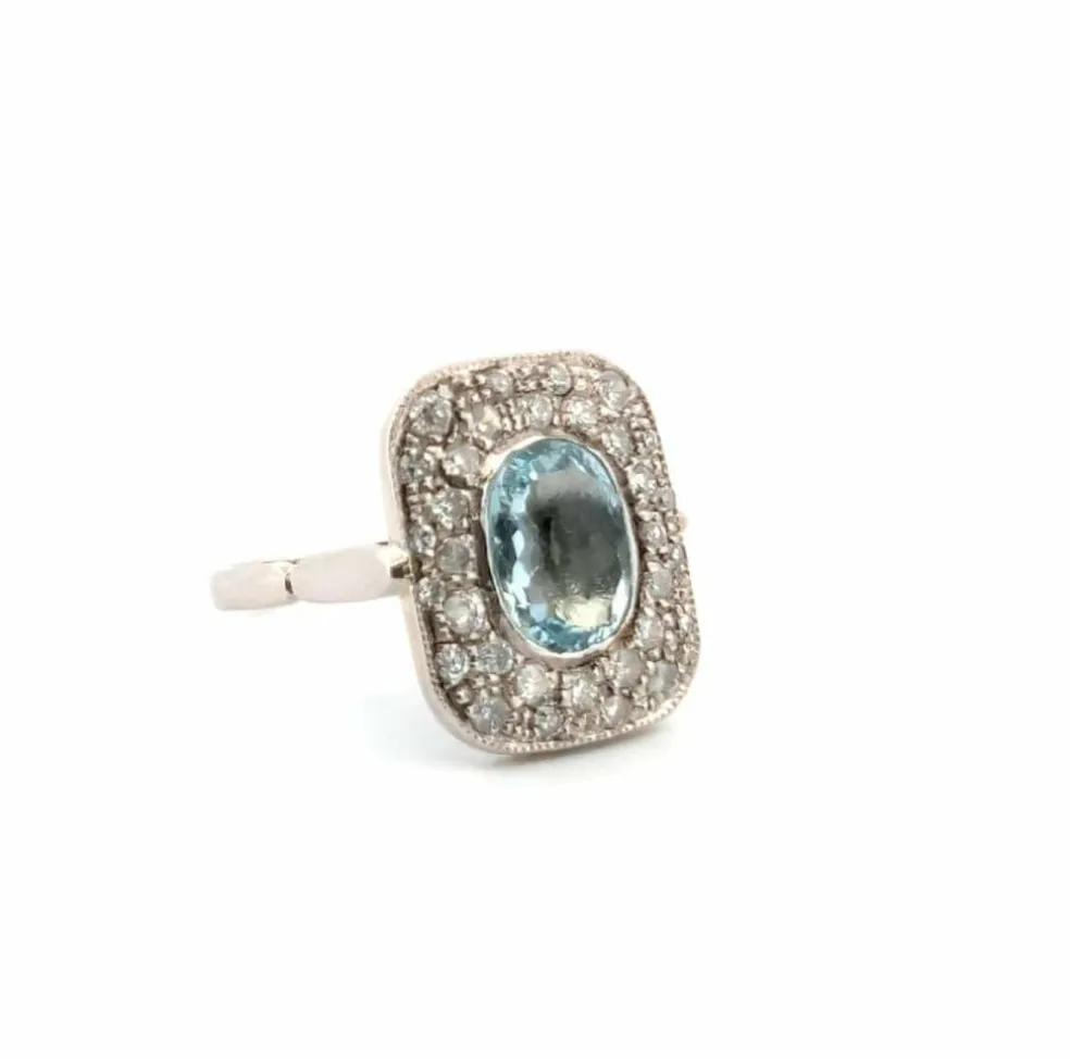 Bague en platine avec aigue-marine centrale et diamants environnants
