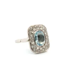 Bague en platine avec aigue-marine centrale et diamants environnants