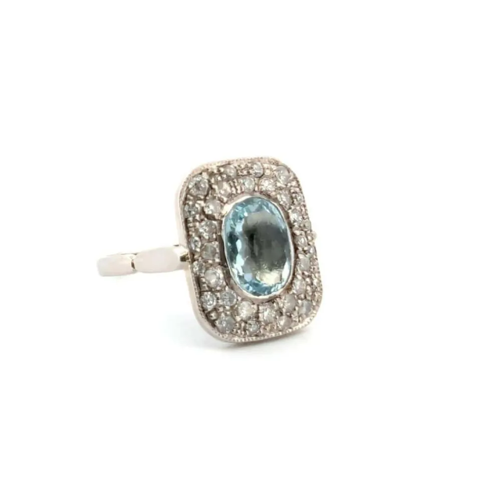 Bague en platine avec aigue-marine centrale et diamants environnants