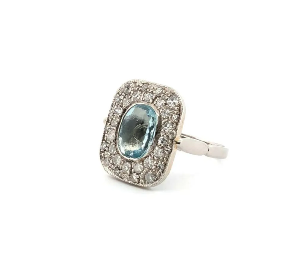 Bague en platine avec aigue-marine centrale et diamants environnants