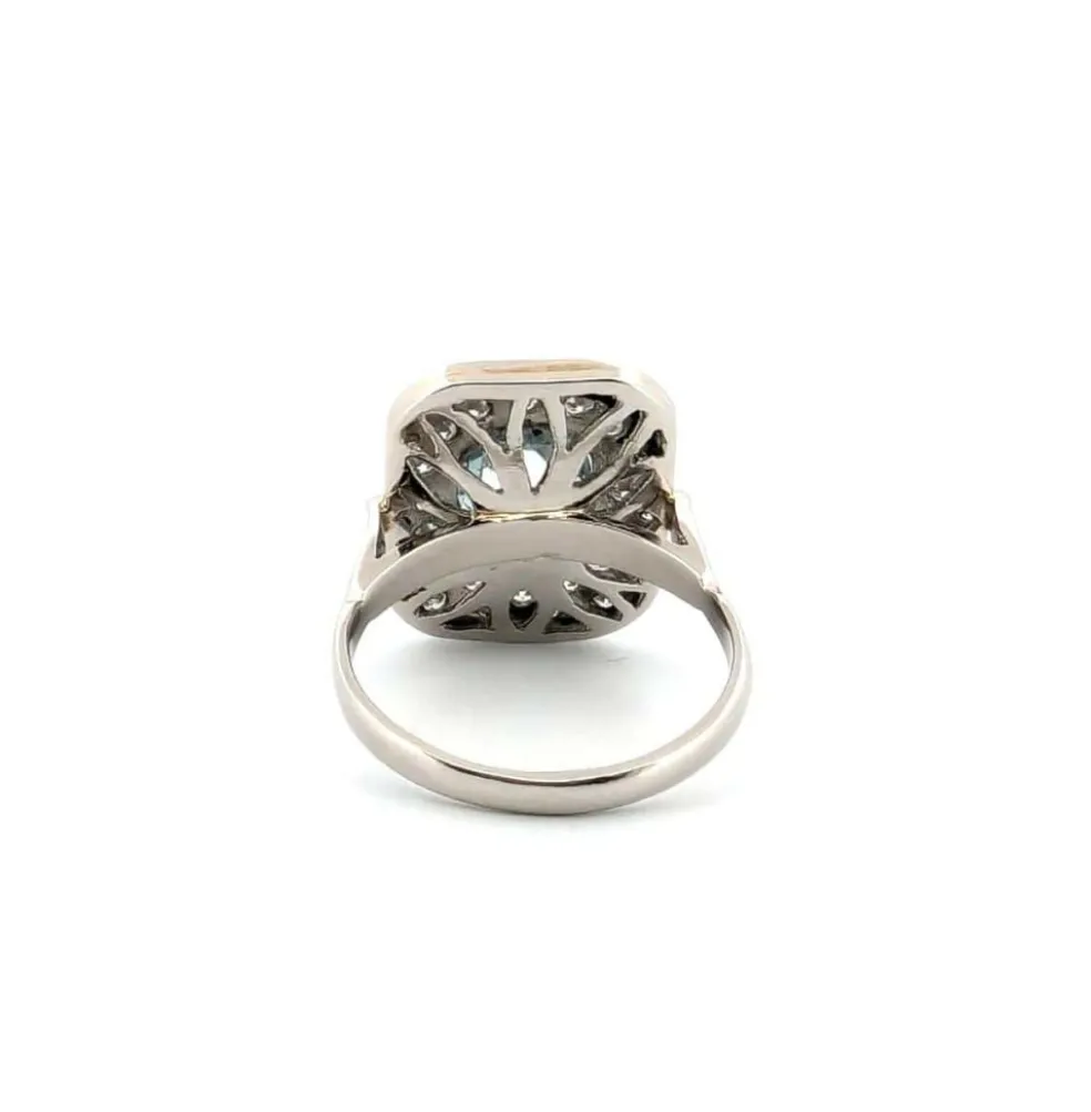 Bague en platine avec aigue-marine centrale et diamants environnants