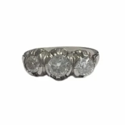 Bague en platine avec diamants