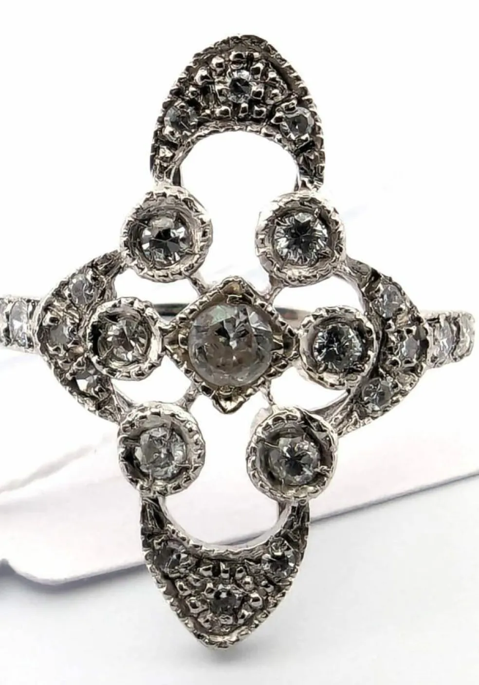 Bague en platine avec diamants