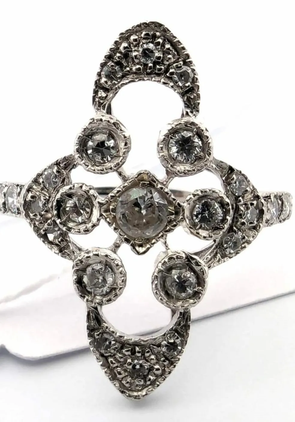 Bague en platine avec diamants