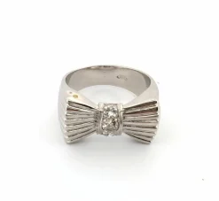 Bague en platine avec diamants