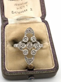 Bague en platine avec diamants