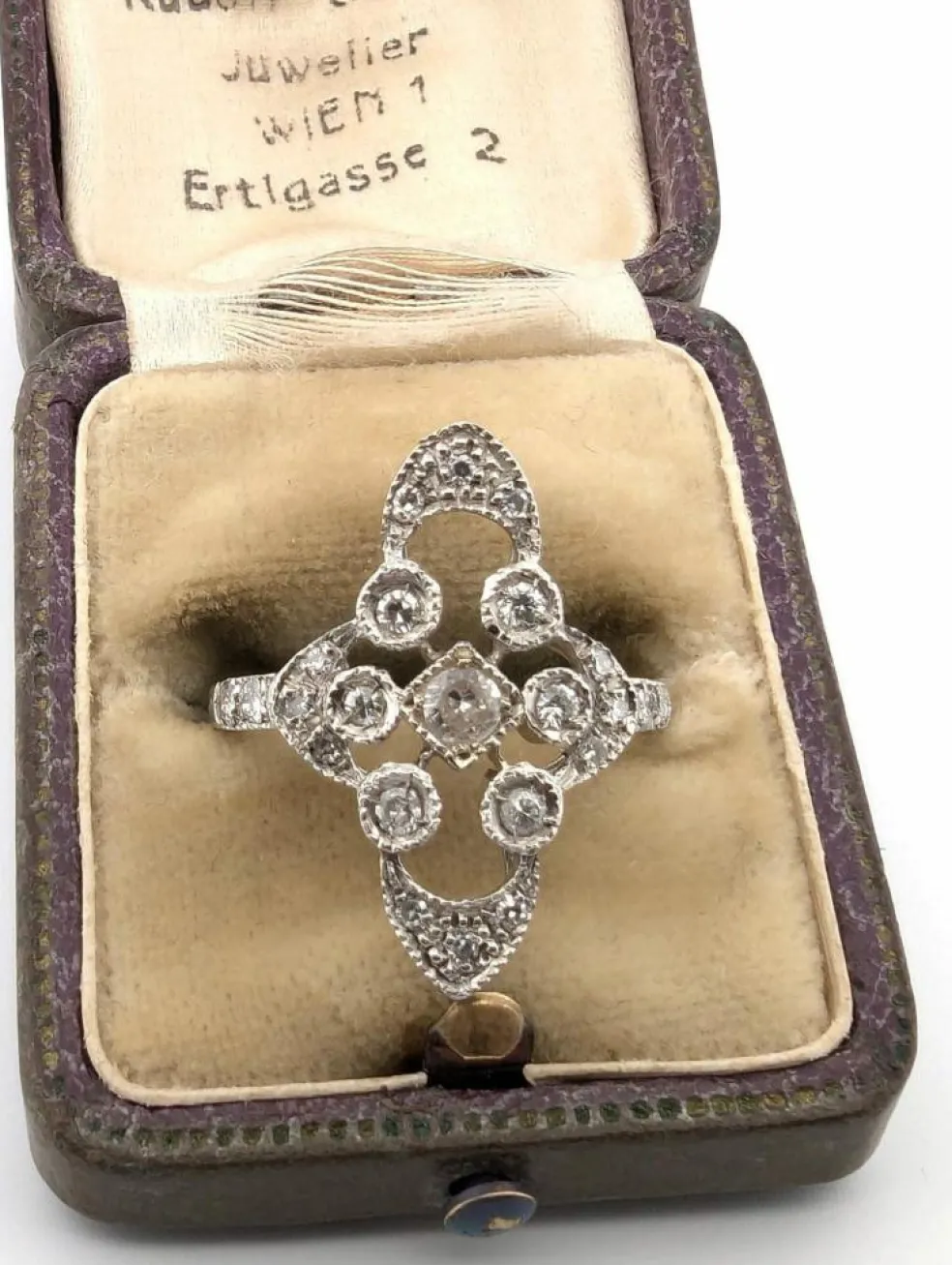 Bague en platine avec diamants