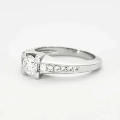 Bague en platine avec diamants