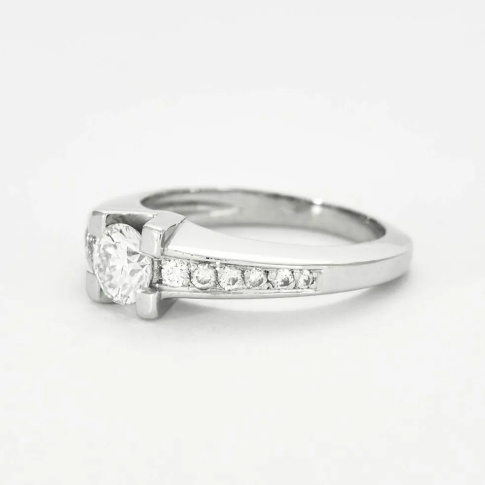 Bague en platine avec diamants
