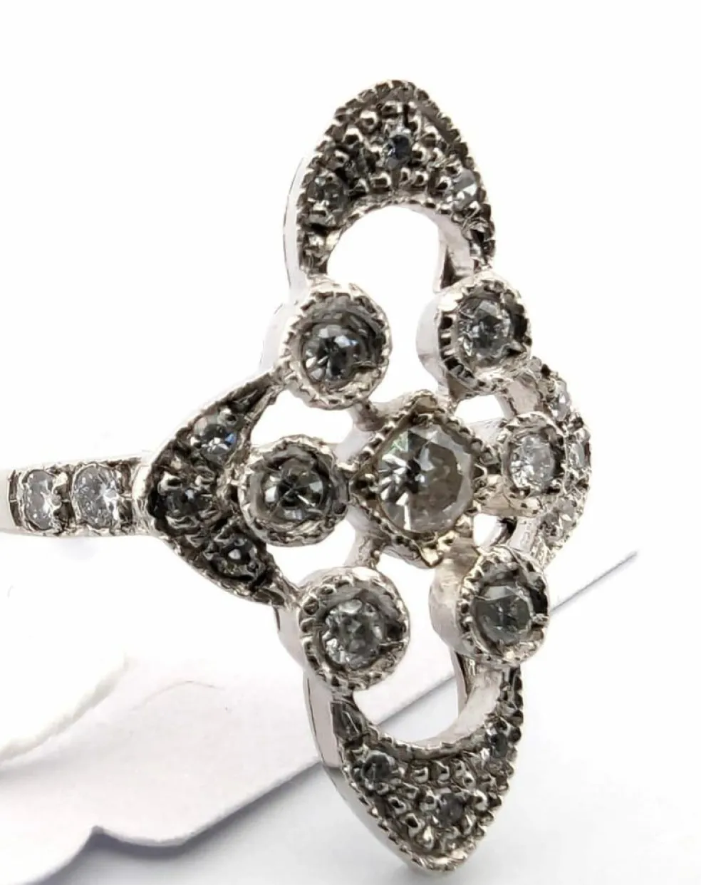 Bague en platine avec diamants