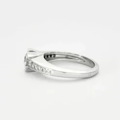 Bague en platine avec diamants