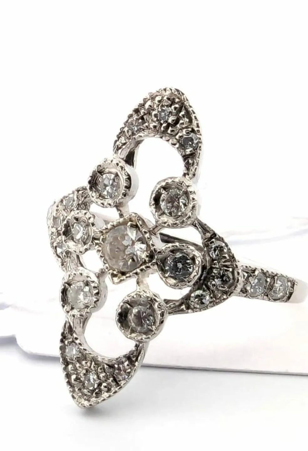 Bague en platine avec diamants