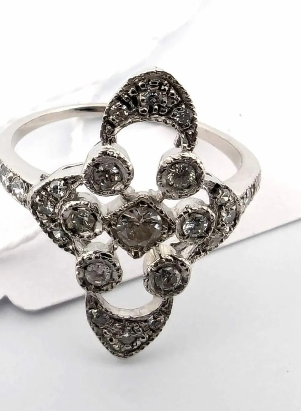 Bague en platine avec diamants