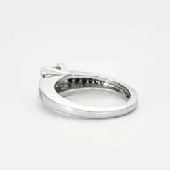 Bague en platine avec diamants