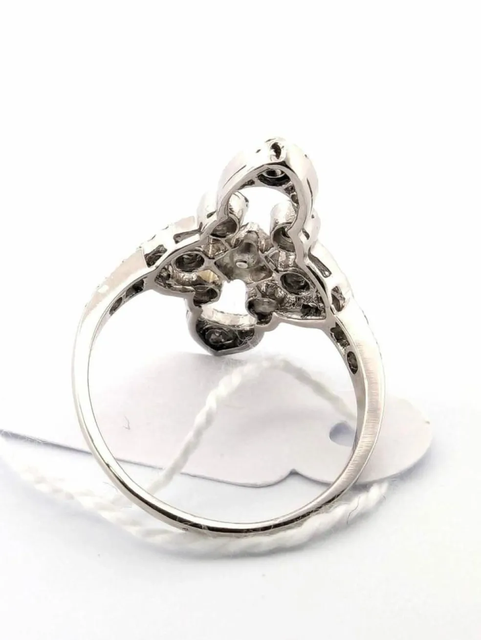Bague en platine avec diamants